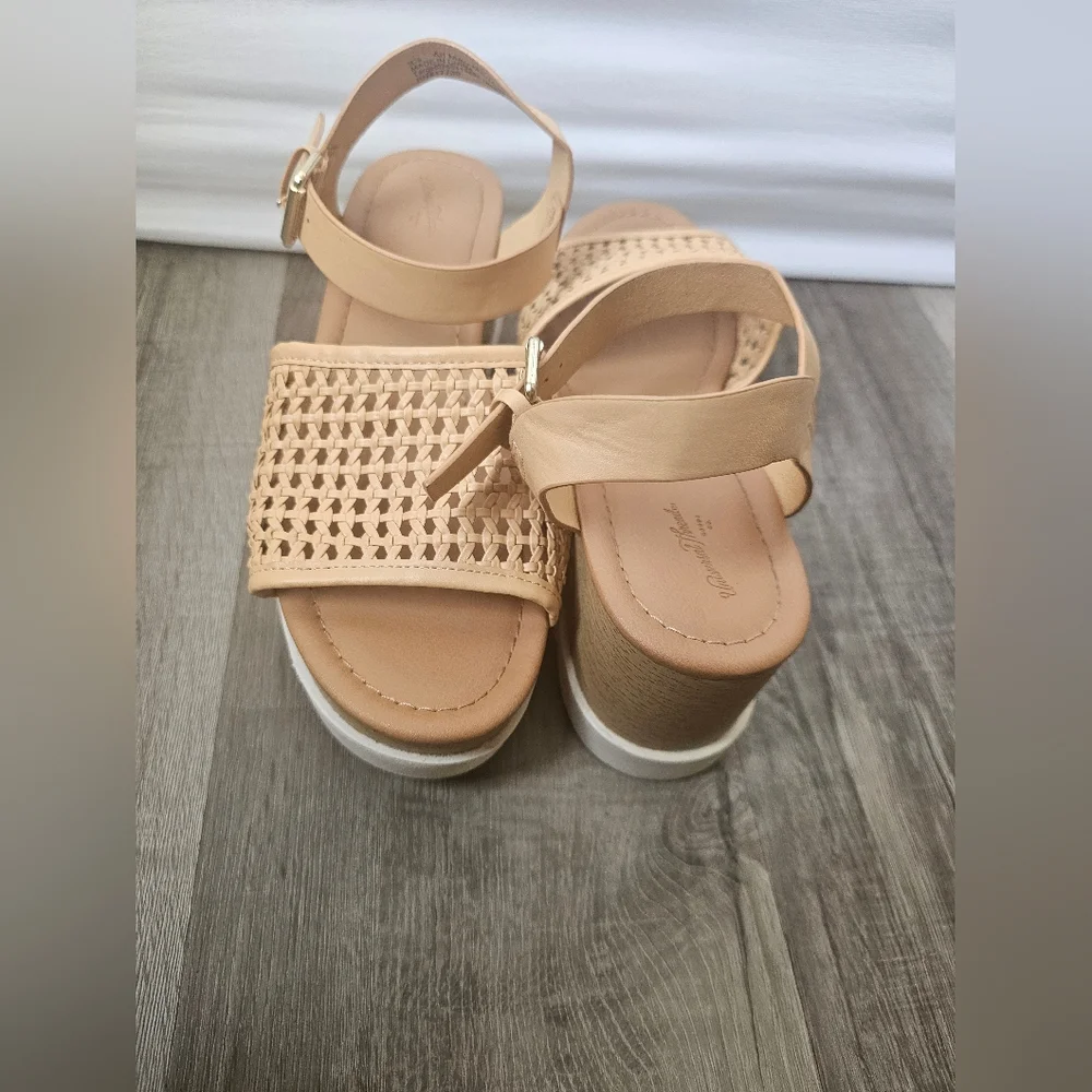 ​Universal Thread Woven Platform Wedge Sandals - Size 9.5